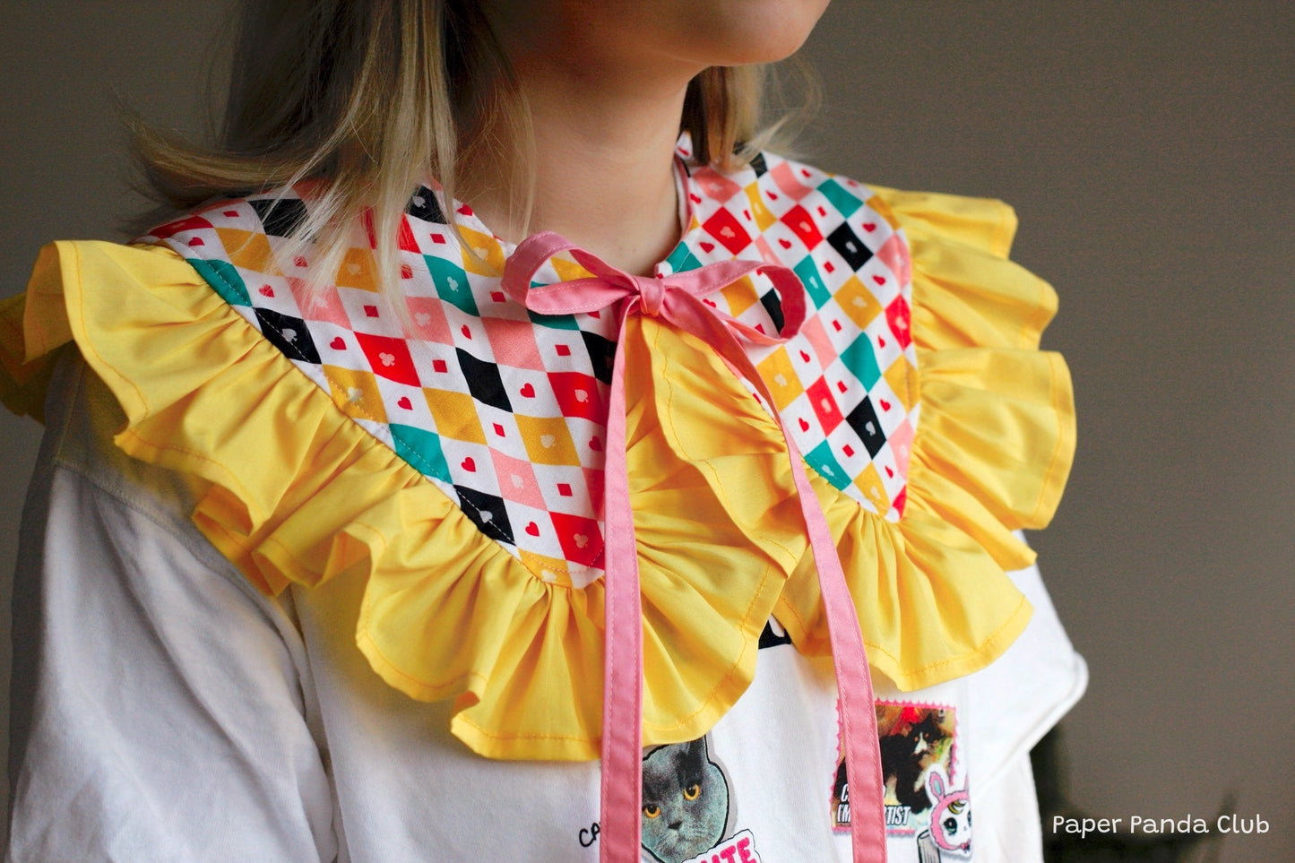 Bright Ruffle Collar