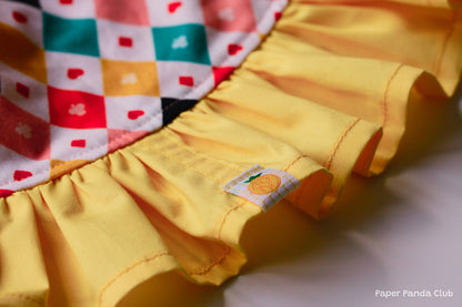 Bright Ruffle Collar